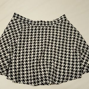 Houndstooth Short Mini Skirt, L